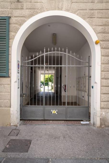 22 Home - Parcheggio Privato - Accogliente - Collegamento Sardegna E Corsica Livorno Ngoại thất bức ảnh